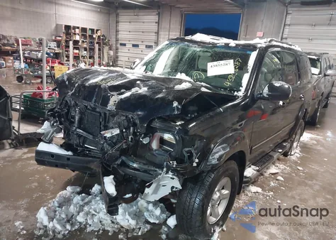 2005 Toyota Sequoia Sr5 V8 z USA, uszkodzony, nr VIN 5TDBT44AX5S239585